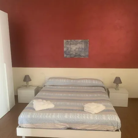 Nyaraló Xenia *